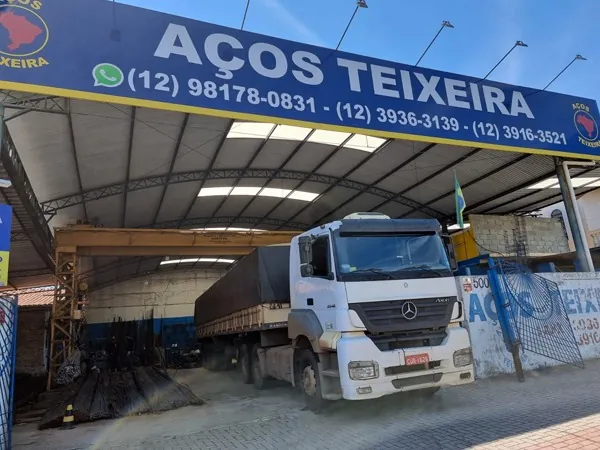 Fachada da Aços Teixeira, distribuidora de ferro em São José dos Campos